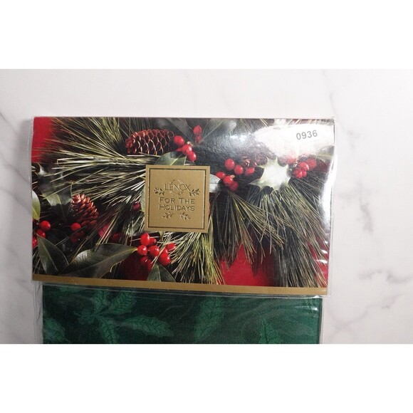 New Lenox For the Holidays Green 52x70 Oblong Holly Christmas Tablecloth 0936-3 - Picture 3 of 10